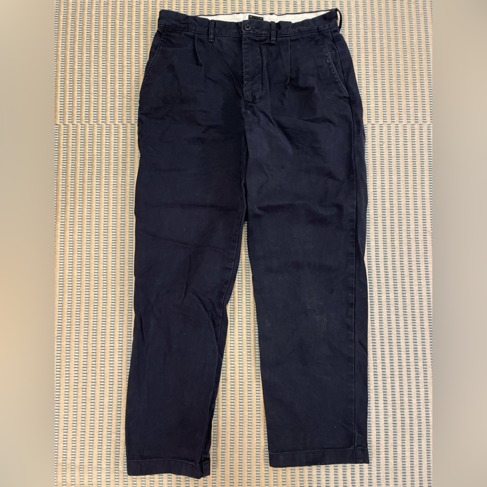 J. Crew men’s navy blue pleated chinos